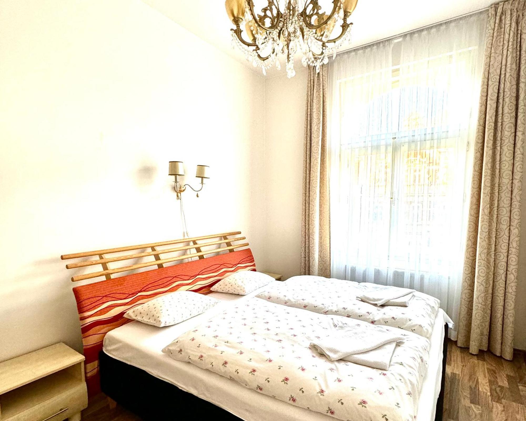 Apartments Valencia Karlsbad Buitenkant foto